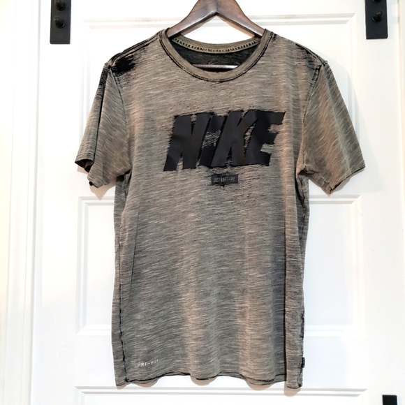 Nike Dri Fit Mens S Distressed Look T Shirt Crew Neck Grey Black Logo Stretch - Picture 1 of 7